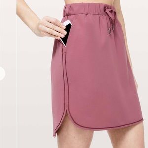 Lululemon On The Fly Skirt *Woven
Misty Merlot, size 8, New with Tags